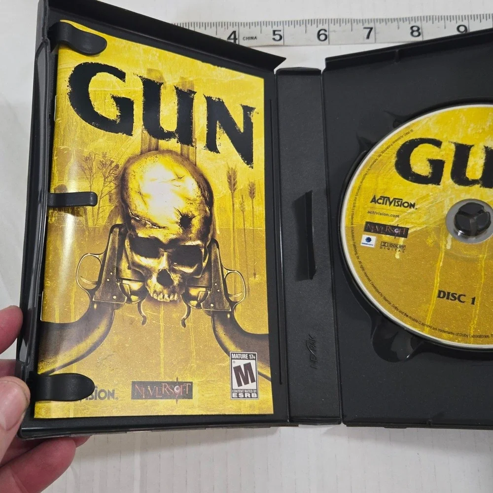GUN PC Game 2005 3 Disc Set Neversoft Activision Vintage Western (CIB)